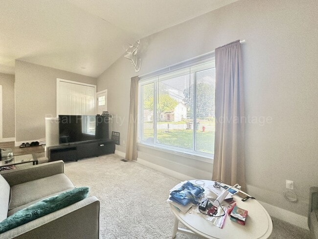 Building Photo - Rare Clawson Ranch – Fully Updated, Open C...