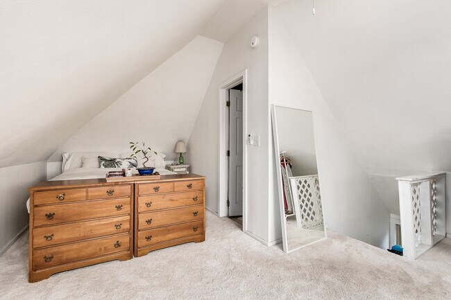 Dormitorio 3, tercer piso - 234 E 7th Ave