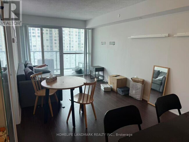 Photo du bâtiment - 5168 Yonge St