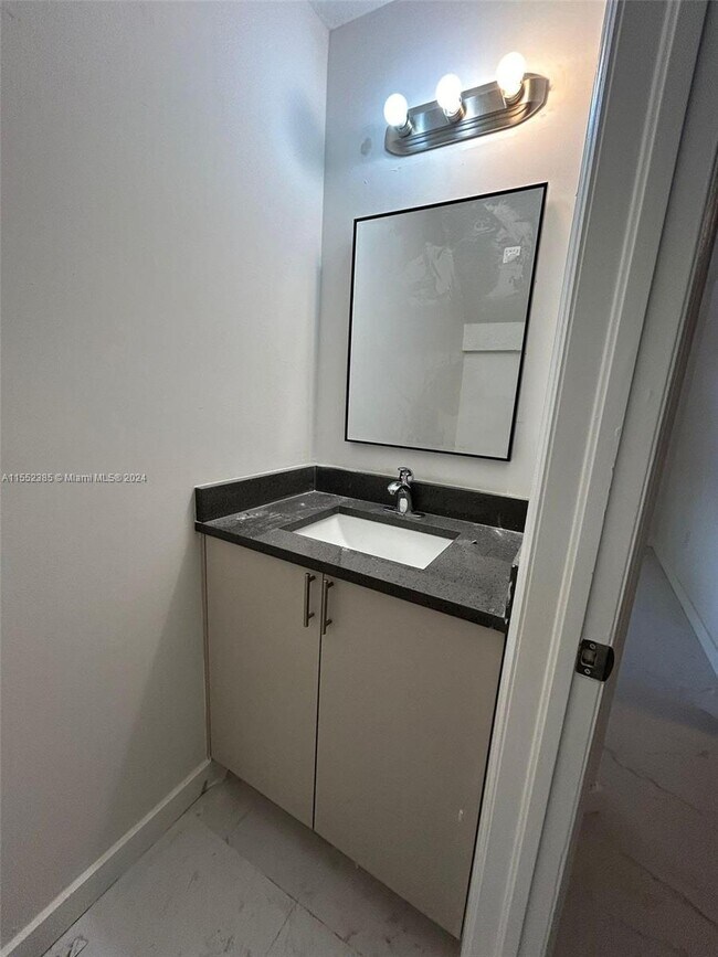 Foto del edificio - 2209 Mariner Ct