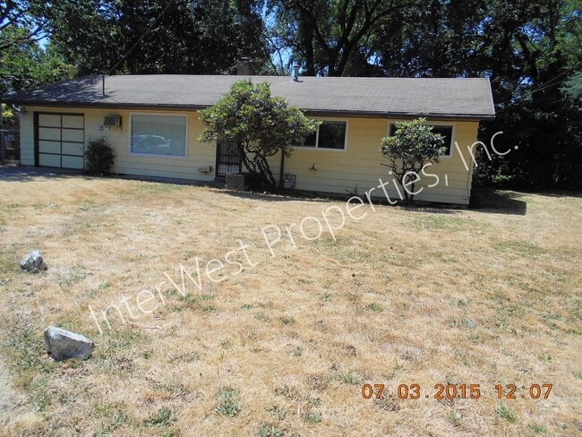 Building Photo - 3 Bedroom Ranch Style on Cul De Saq with Fenced Yard, Wood Stove & Garage!
