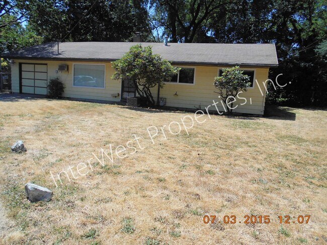 Foto del edificio - 3 Bedroom Ranch Style on Cul De Saq with Fenced Yard, Wood Stove & Garage!