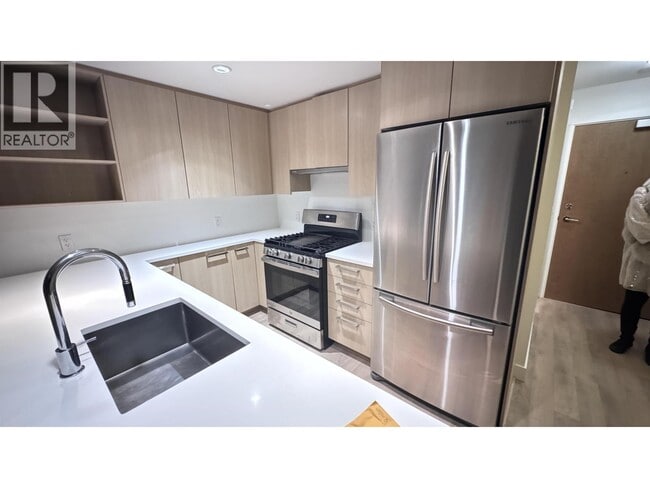 Photo du bâtiment - 8288 Granville Ave