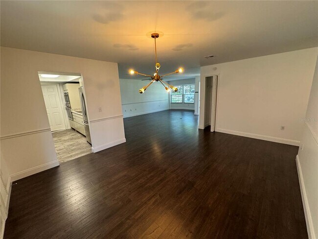 Foto del edificio - 5246 Royal Oak Dr