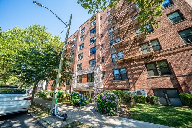 Foto del edificio - 141-30 84th Rd