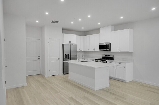 Foto del edificio - $2,350- 3 Bed 2.5 Bath Townhome in CO Spri...