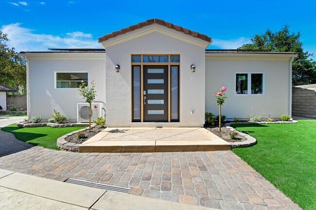 Building Photo - 50% off 1st mo|$3,449/mo – Brand-New 2 Bed / 2 Bath Private ADU – Agoura Hills | 800 Sq Ft