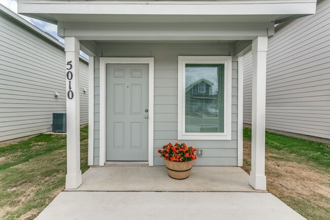 Foto del edificio - Brand-New 2BR Home w/ Loft, Private Yard & Internet Included Near Randolph AFB