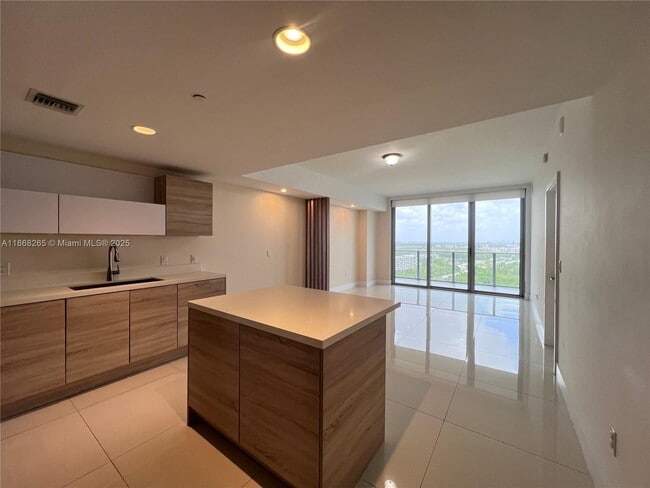 Foto del edificio - 16385 Biscayne Blvd