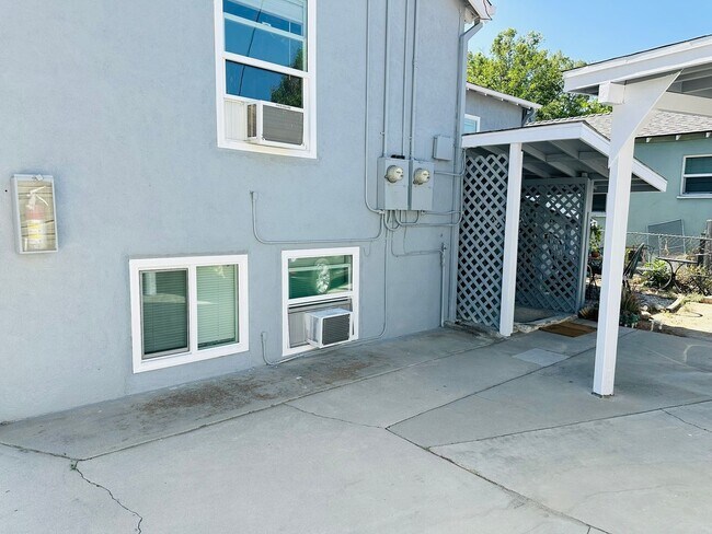 Foto del edificio - 24588 University Ave