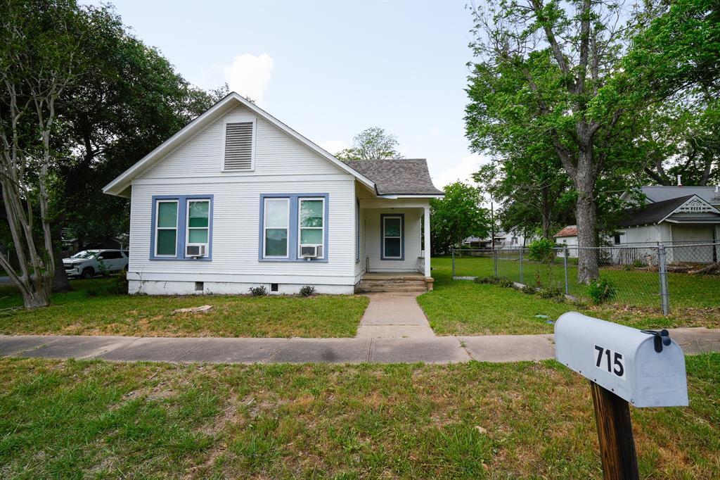 Foto principal - 715 Anderson St