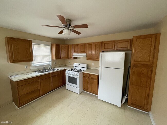 Building Photo - 3 br, 2 bath House - 924 W Hillsdale St