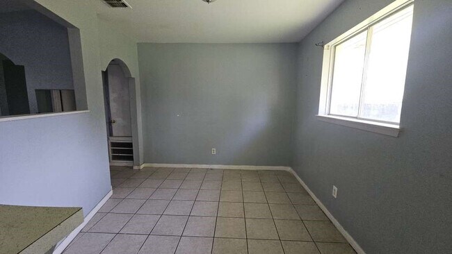 Building Photo - 7623 Kellwood Dr