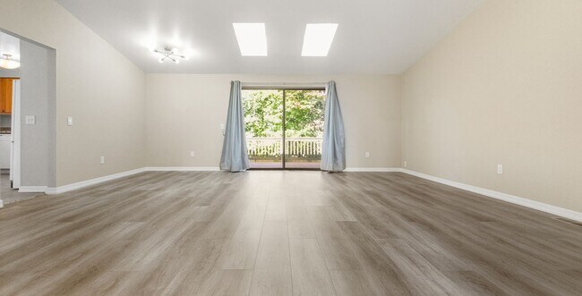 Foto del edificio - Stylish Fairwood Rambler with Modern Updat...