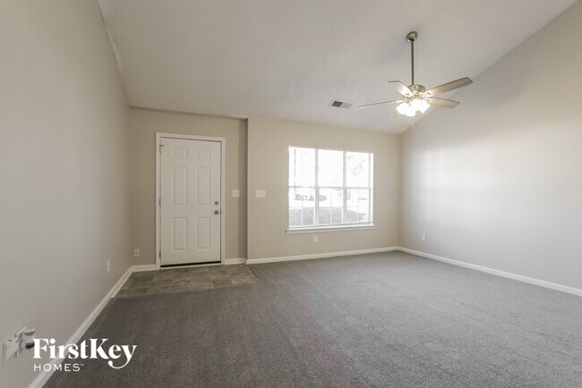 Foto del edificio - 5820 Country Walk Dr