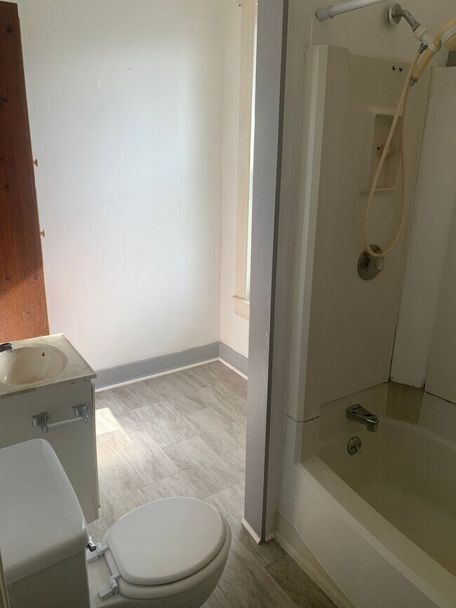 Building Photo - Future Rental!  1st Floor 1 Bedroom - West...