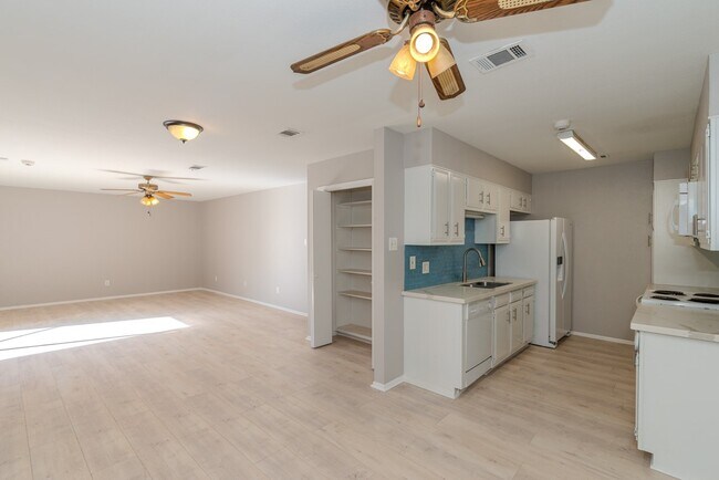 Building Photo - 1191 Park Meadow Dr