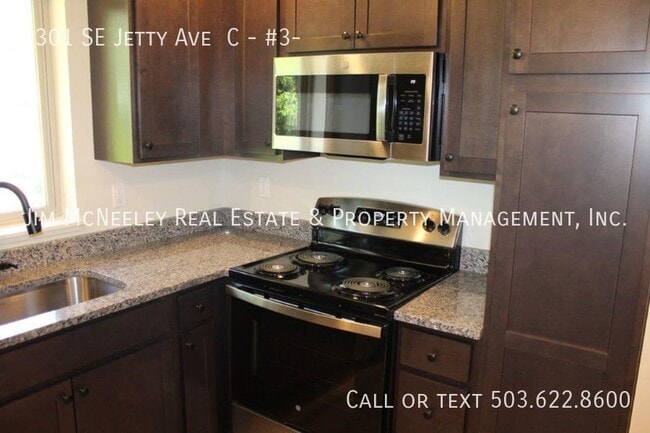 Foto del edificio - Third level 2 bed/ 1 bath w/ 1 Assigned Pa...