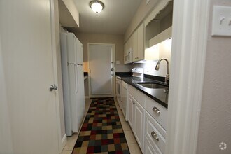 Building Photo - 7727 Meadow Park Dr