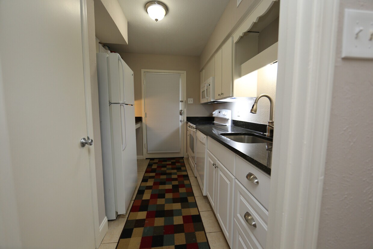 Foto principal - 7727 Meadow Park Dr
