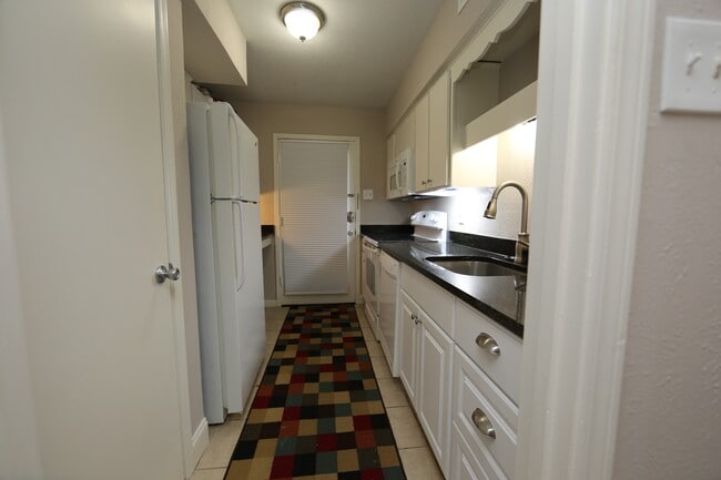 Building Photo - 7727 Meadow Park Dr