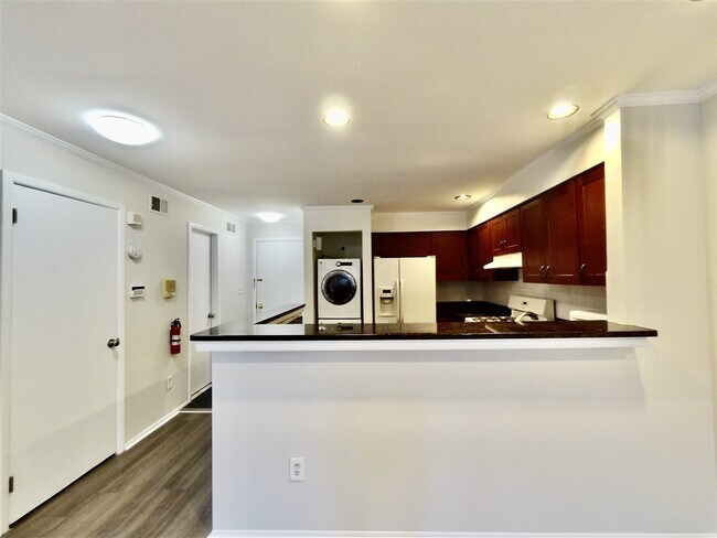 Building Photo - 796 Spinnaker Ct