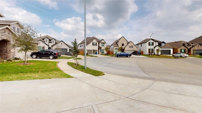 Building Photo - 15655 Roscobie Park Dr