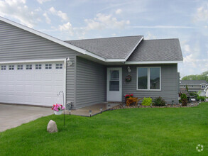 Building Photo - 411 Sarah Cir