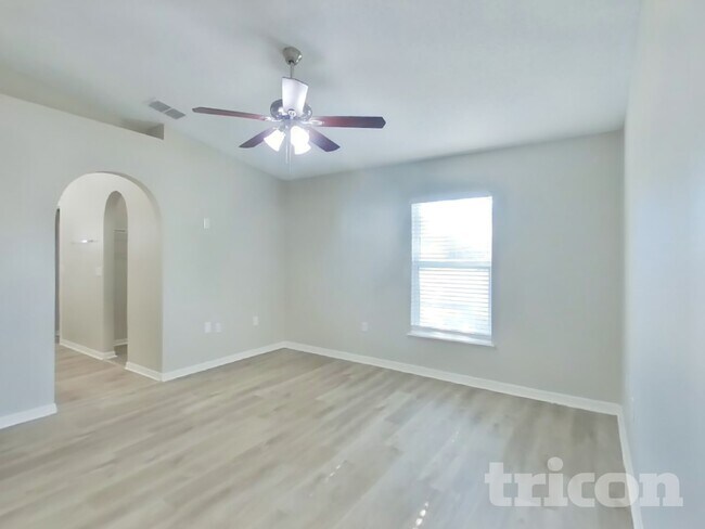 Foto del edificio - 4138 Clearbrook Cove Rd