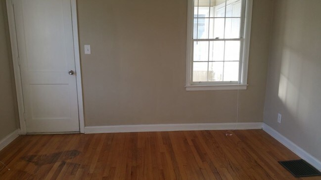 Building Photo - 375 Lynnhaven Dr SW