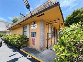 Building Photo - 6032 SW 27th St
