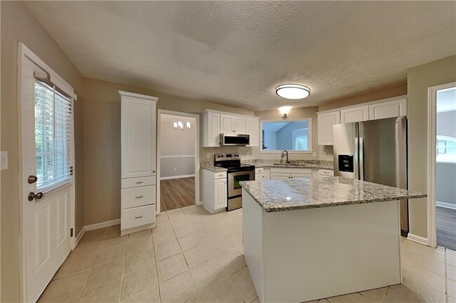 Building Photo - 97 Indian Trail Ct
