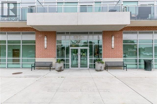 Photo du bâtiment - 215 Queen St E