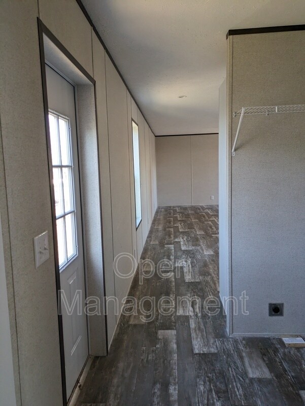 Foto del edificio - 7534 US-60
