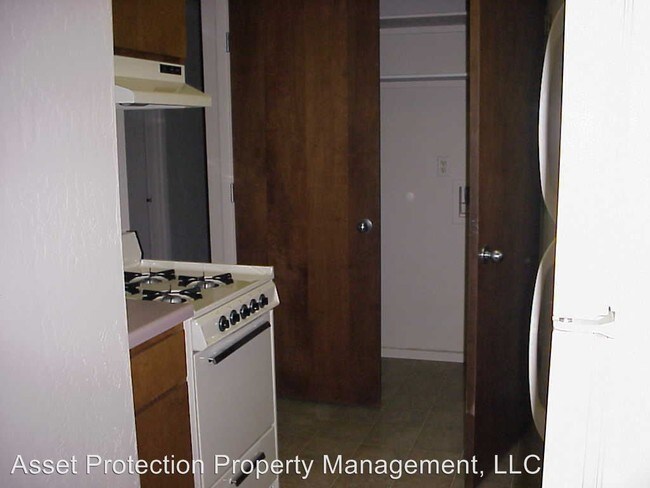 Building Photo - 417 SE Edgewater Ln