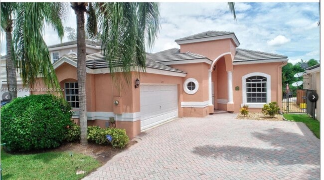 Building Photo - 8291 Hampton Wood Dr