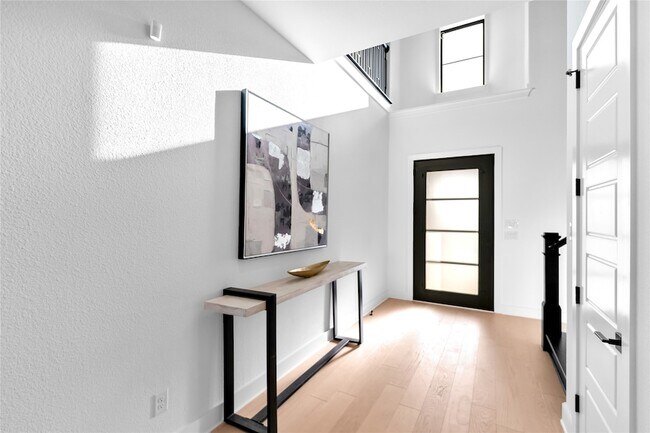 Building Photo - 10437 Milkweed Ct