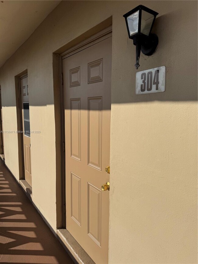 Building Photo - 5001 W Oakland Park Blvd