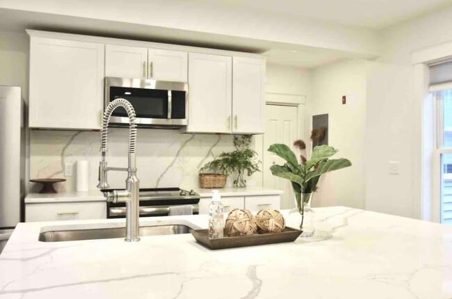 Building Photo - 11 Noble St