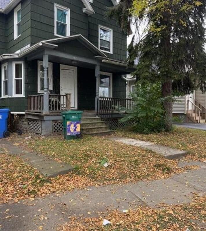 Primary Photo - 37 Ferndale Crescent