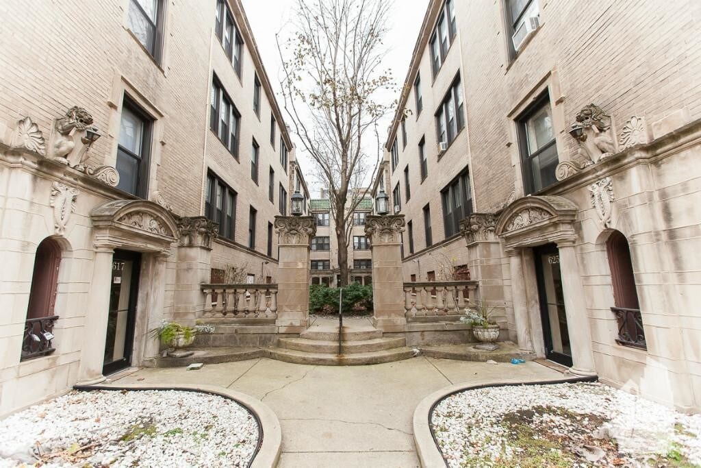 617 W Melrose St, Chicago, IL 60657 Apartments in Chicago, IL