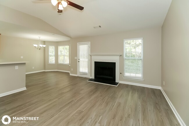 Foto del edificio - 5051 Larkspur Ln