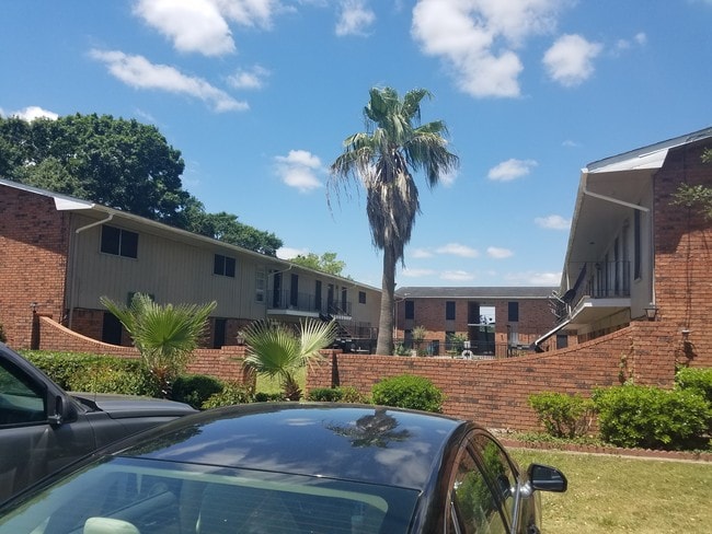 Building Photo - Greenbriar Apartment Homes