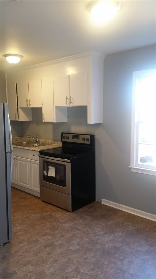 Building Photo - 10 Bostic St