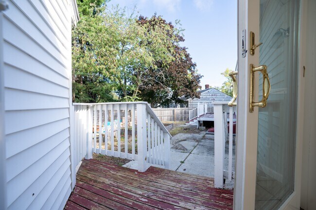 Building Photo - 843 Highland Ave