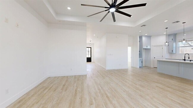 Foto del edificio - 4867 N Oakland Ln