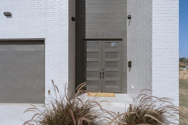 Foto del edificio - 923 N Francis Ave