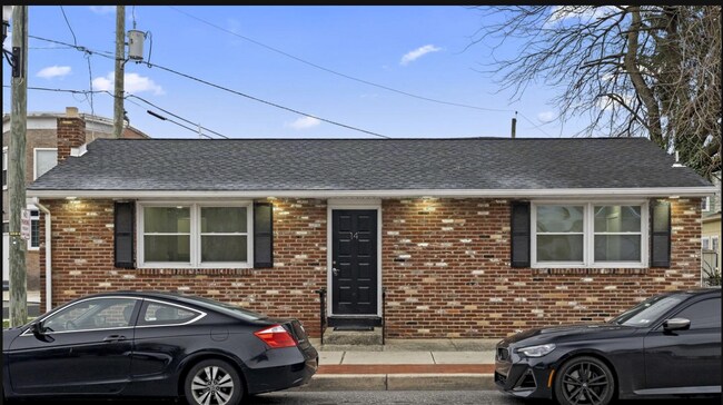 Frente - 14 N Broadway