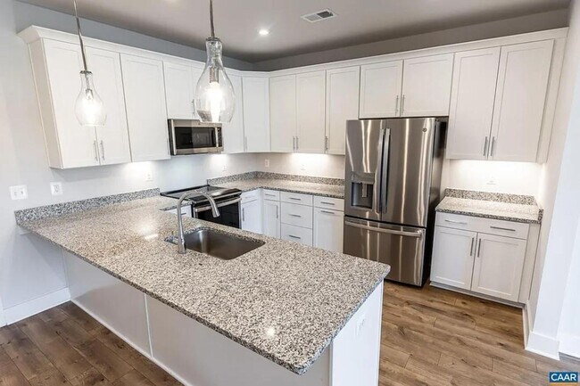 Building Photo - 3 BR, 2.5 Ba end unit in Brookhill Commons with garage and including water