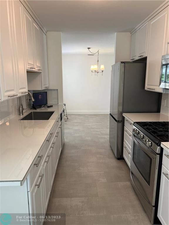 Building Photo - 4411 W Broward Blvd